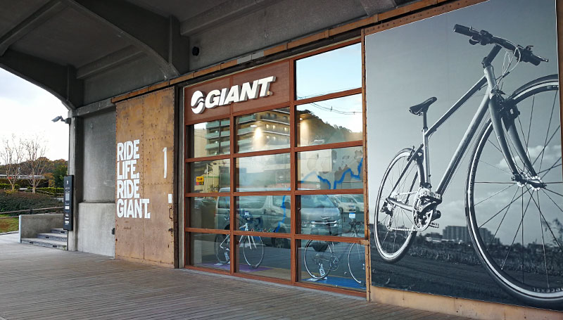 世界最大の自転車メーカー、GIANTブランドが提唱する「RIDE LIFE=ライドライフ」を具現化したジャイアントストアがテナントとして入居しています。