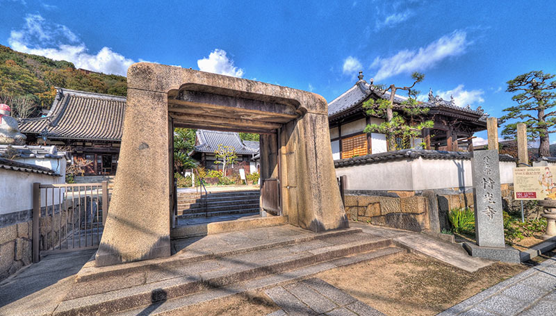 持光寺石造りの山門（延命門） Jikoji Temple