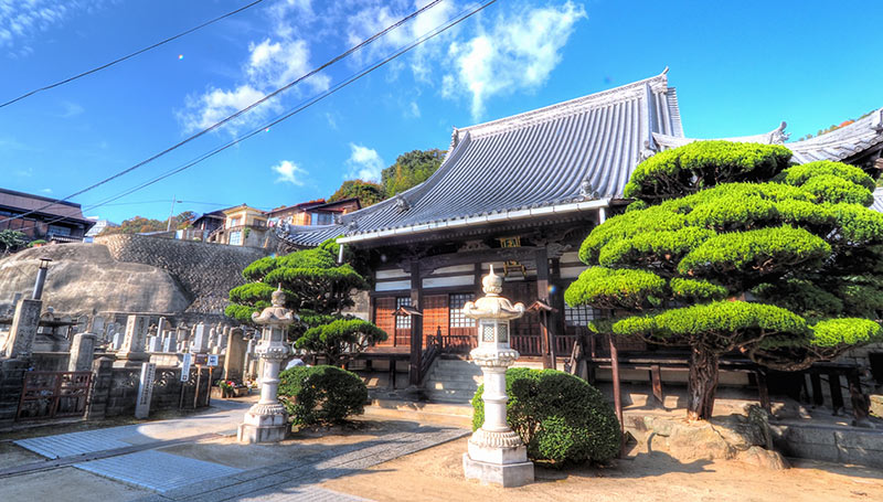 光明寺は江戸時代の尾道における政治や経済を動かした豪商たちの外護によって今に至っています。