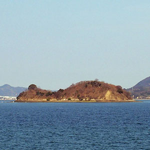 瓢箪島（ひょうたんじま） 愛媛県の大三島と広島県の生口島の中間に浮かぶ無人島