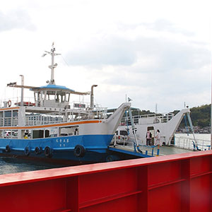 因島の土生長崎桟橋から生名島の立石港へ向かうフェリーのりばです