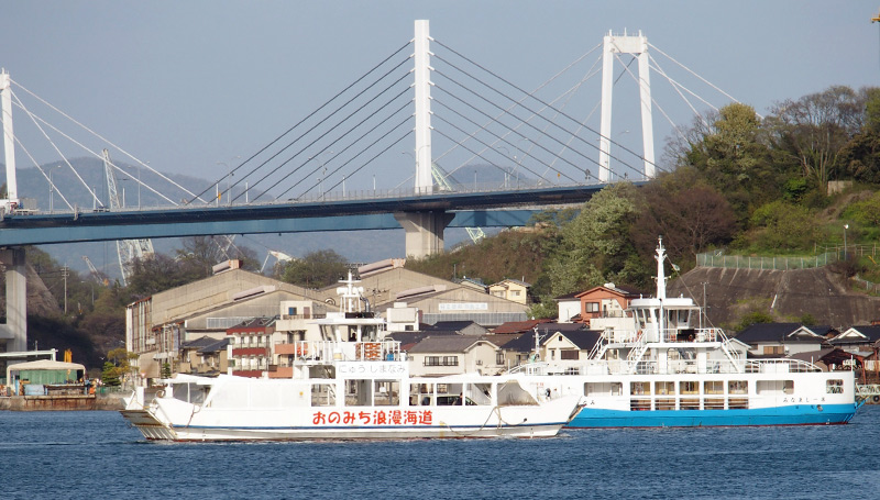 尾道の本州本土側から向島へは、尾道大橋を使わずしまなみ海道で唯一「渡船：フェリー」による移動が推奨されています。