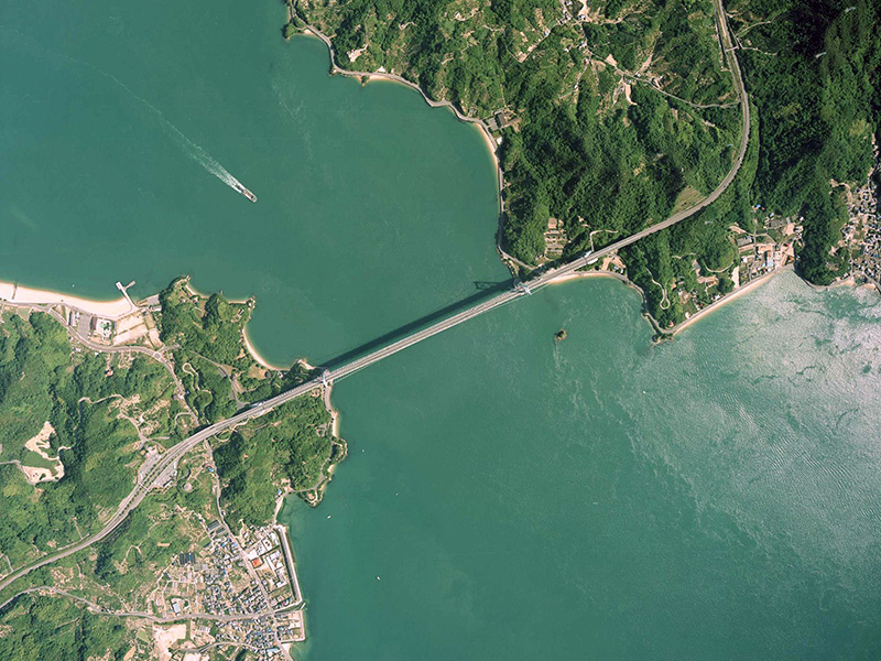 因島大橋（いんのしまおおはし）の空中写真