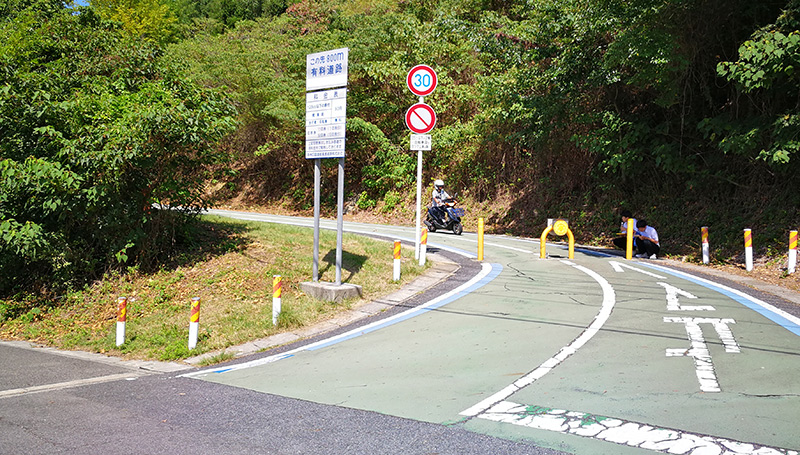 因島側のサイクリングアクセス路
